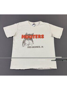 Vintage 90s Hooters Owl Des Moines Iowa Logo Restaurant Bar Small White Shirt